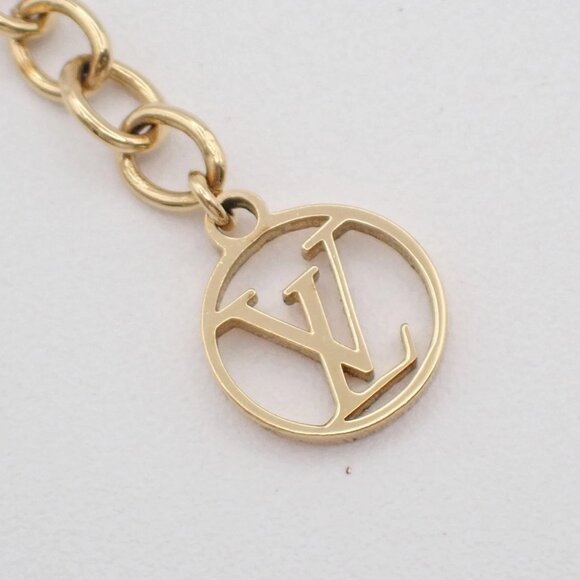 LOUIS VUITTON Collier Essential V Necklace Imitation Pearl GHW - Picture 6 of 11